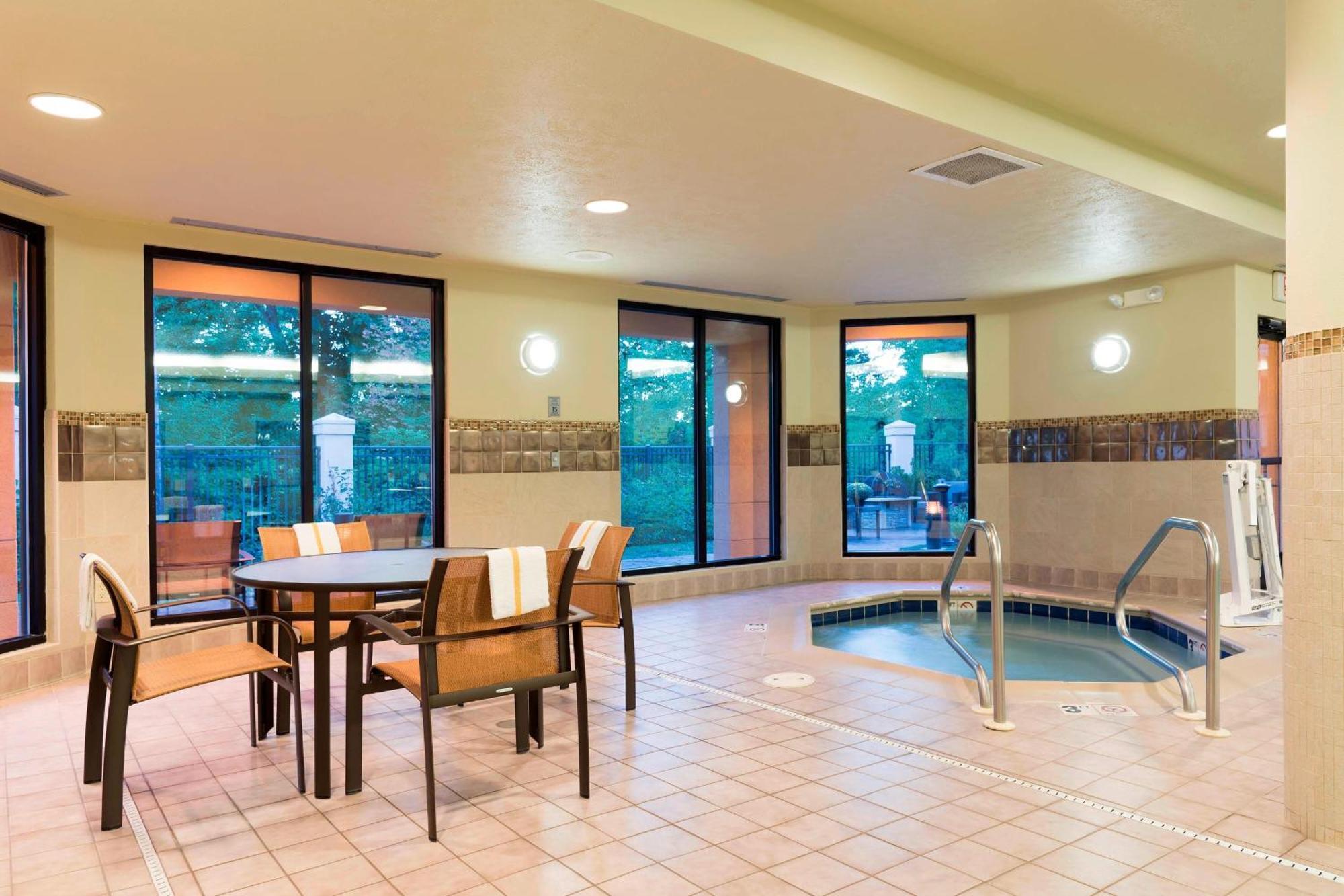 Courtyard By Marriott Traverse City Kültér fotó