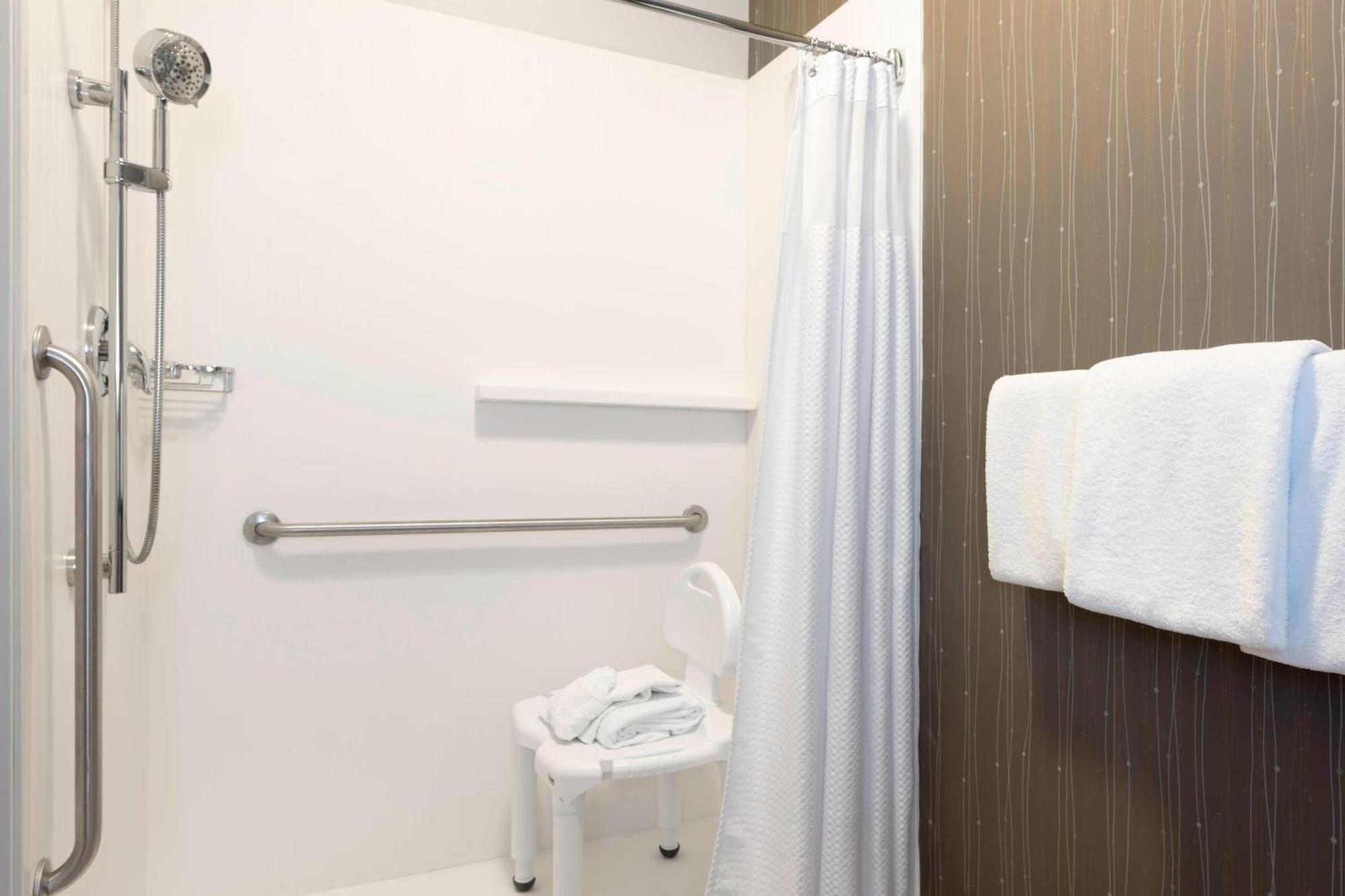 Courtyard By Marriott Traverse City Kültér fotó