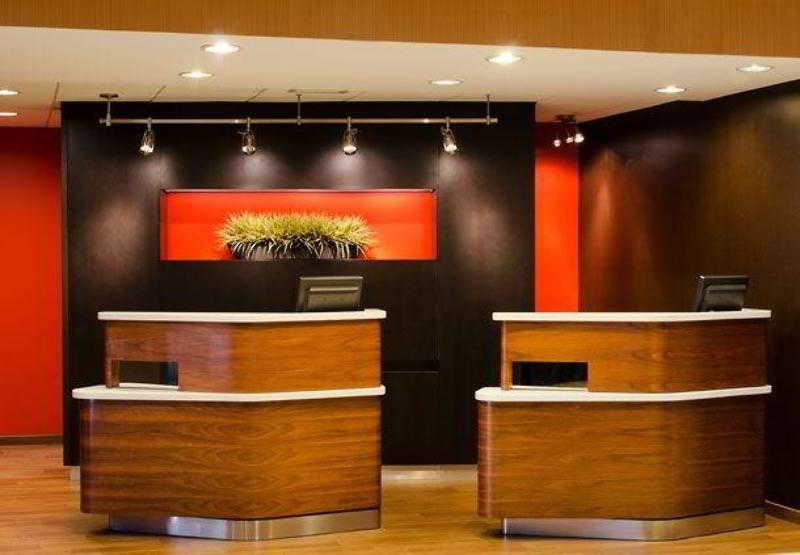 Courtyard By Marriott Traverse City Beltér fotó